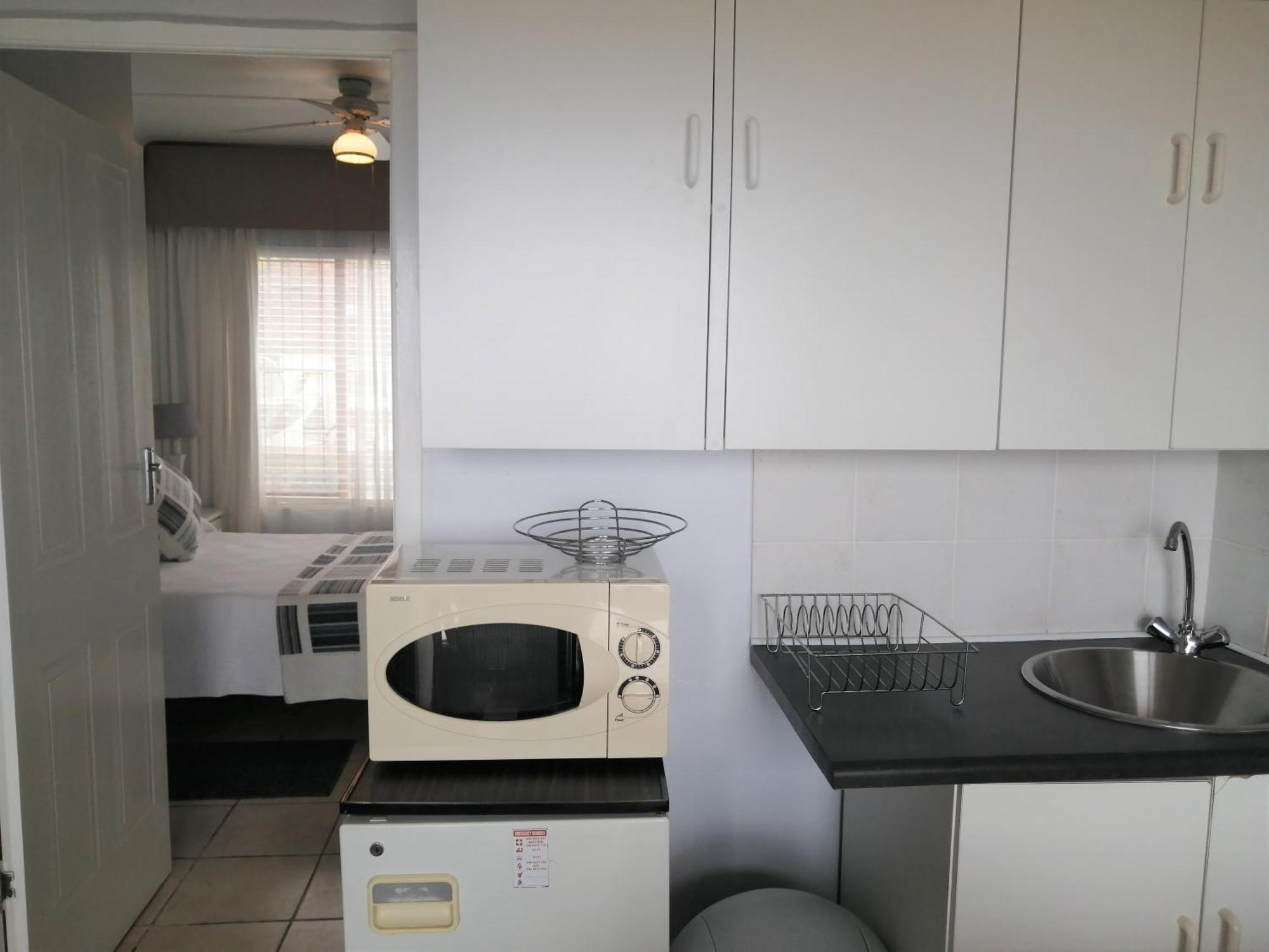 Amzee Bokmakierie Guest House Dana Bay Room photo
