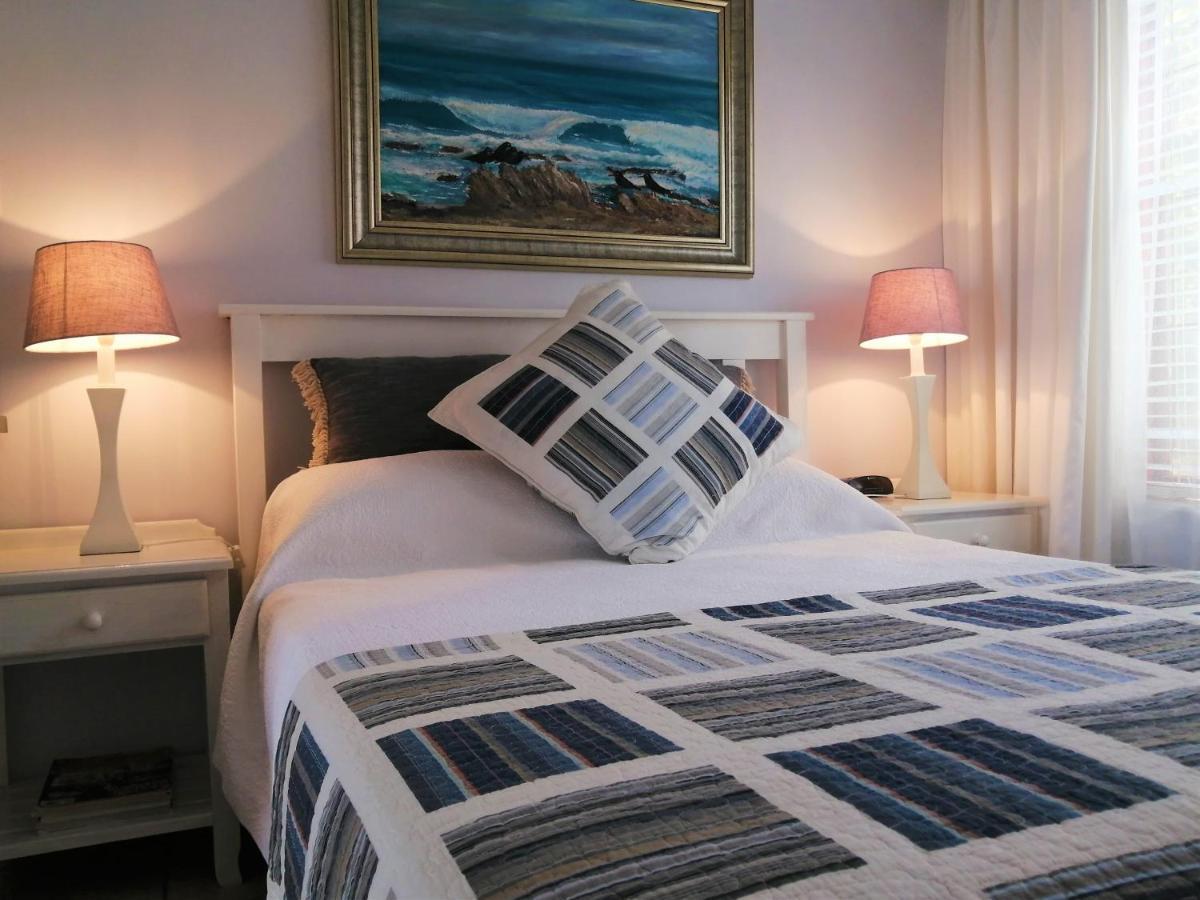 Amzee Bokmakierie Guest House Dana Bay Room photo