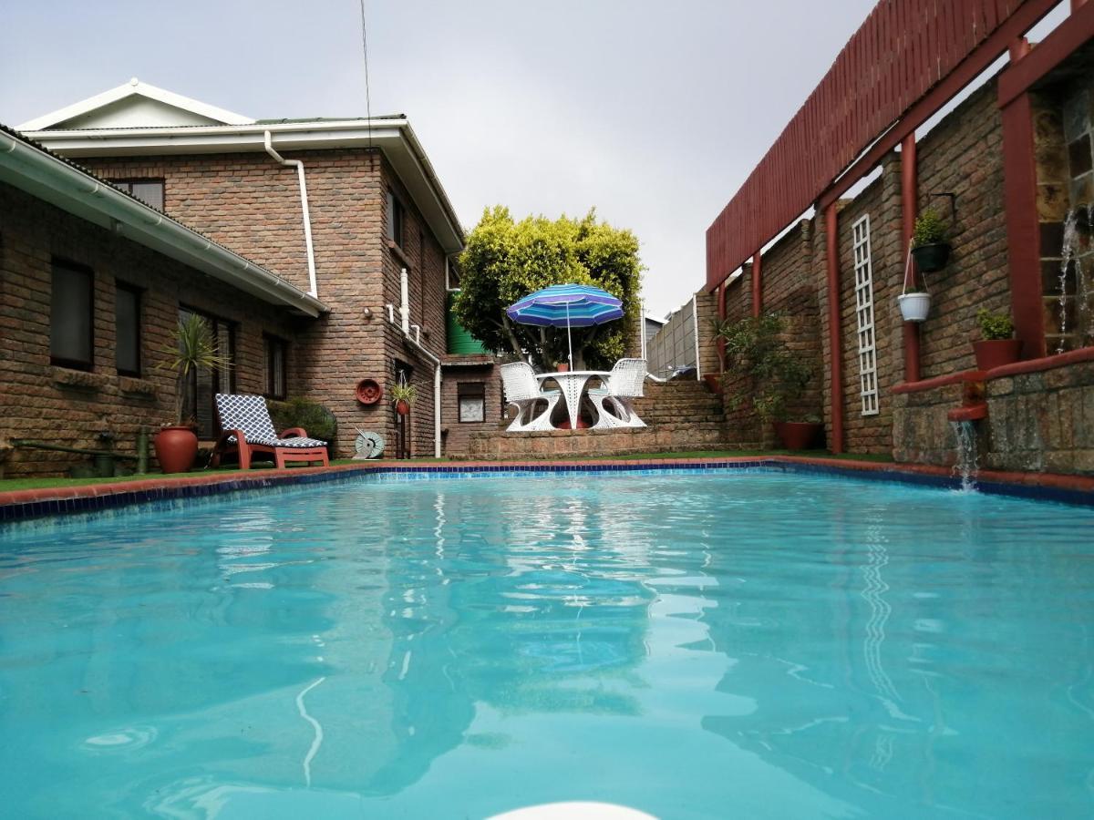 Amzee Bokmakierie Guest House Dana Bay Exterior photo